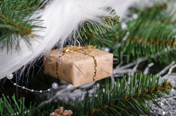 Foto d'archivio: Albero · di · natale · tradizionale · regali · luci · bianco · albero