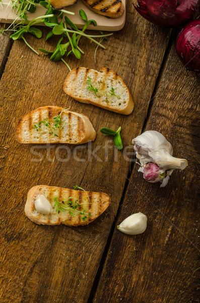 Usturoi pâine prăjită prajite panini organic Imagine de stoc © Peteer