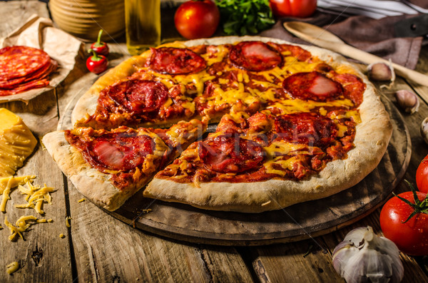 Rústico salami pizza cheddar queso chorizo Foto stock © Peteer