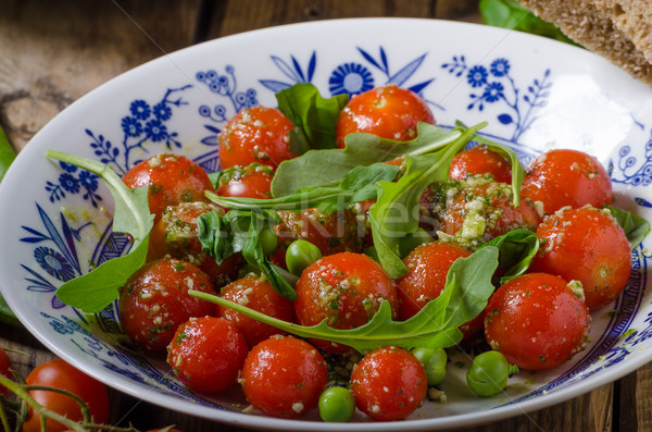 Saláta koktélparadicsom bazsalikom pesztó zöldborsó gyógynövények Stock fotó © Peteer