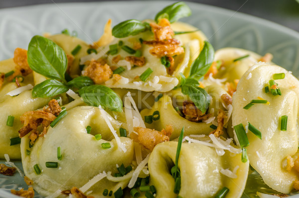 Nadziewany tortellini czosnku szpinak cebula Zdjęcia stock © Peteer