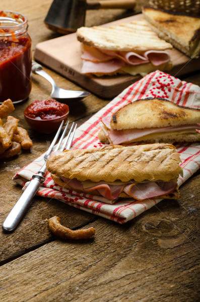 Rapid cină pâine prăjită şuncă brânză panini Imagine de stoc © Peteer