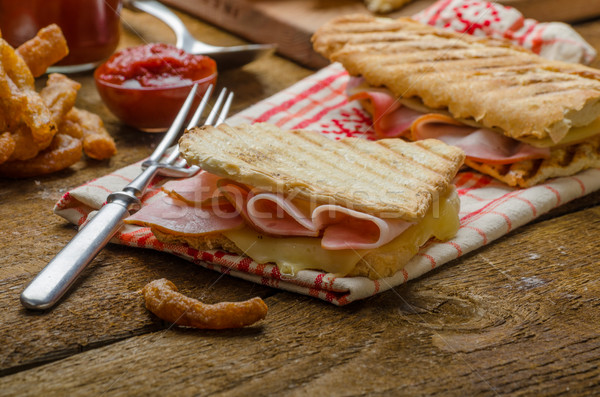 Rapid cină pâine prăjită şuncă brânză panini Imagine de stoc © Peteer