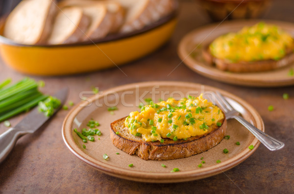 Foto stock: Huevos · revueltos · hierbas · simple · completo · proteína · desayuno