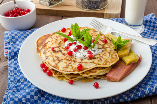 Stock fotó: Házi · készítésű · palacsinták · gyümölcs · krém · ribiszke · sült