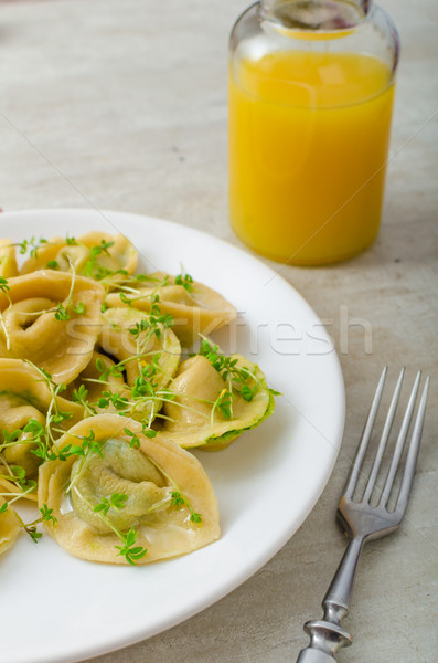 Stok fotoğraf: Ravioli · doldurulmuş · ıspanak · pesto · basit · fotoğraf