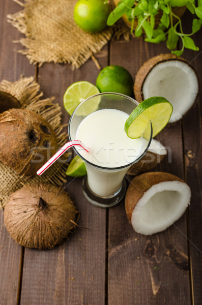 Mleko kokosowe pić pełny odżywianie witaminy Zdjęcia stock © Peteer