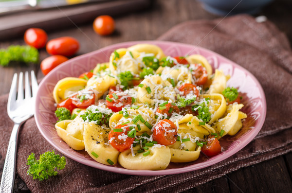 Tortellini ervas tomates fresco queijo comida Foto stock © Peteer