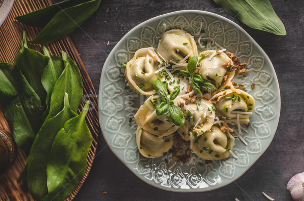 Nadziewany tortellini czosnku szpinak cebula Zdjęcia stock © Peteer