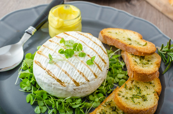 Grillowany camembert zioła świeże herb Zdjęcia stock © Peteer