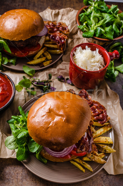 [[stock_photo]]: Boeuf · Burger · lard · frites · françaises · maison · peu