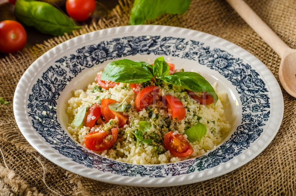 Couscous pesto tomates rápido delicioso comida vegetariana Foto stock © Peteer