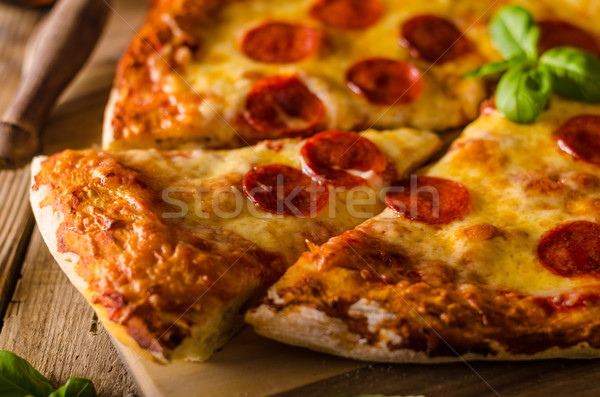 Casero queso pizza salami delicioso cheddar Foto stock © Peteer