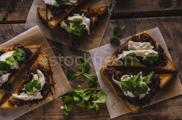 Rustiek toast ui geitenkaas knoflook kruiden Stockfoto © Peteer