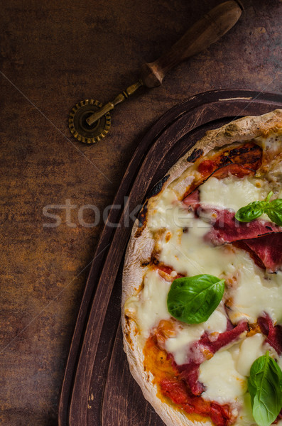 Pizza original delicioso italiano oscuro Foto Foto stock © Peteer