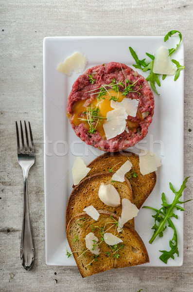 Foto d'archivio: Carne · toast · pane · aglio · parmigiano · cena