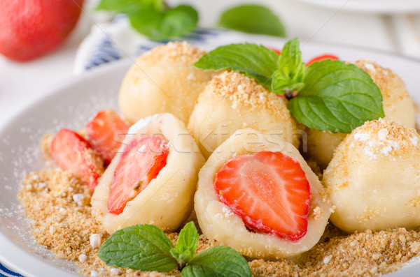 Nadziewany truskawki deser zioła żywności fotografii Zdjęcia stock © Peteer