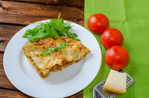 Lasagne weiß Platte Tomaten Käse Reibe Stock foto © Peteer