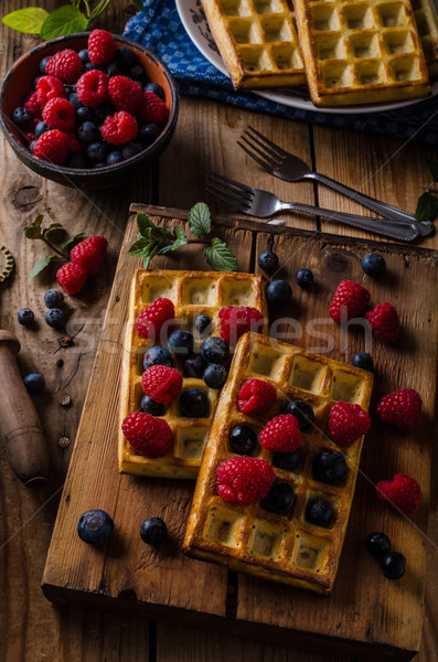 Baies bleuets framboises sucre vintage bois [[stock_photo]] © Peteer