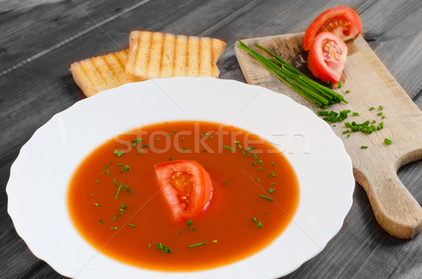 商業照片: 蕃茄湯 · 祝酒 · 木 · 盤 · 食品 · 葉