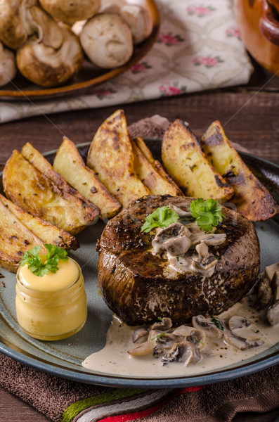 Steak poivre sauce champignons [[stock_photo]] © Peteer