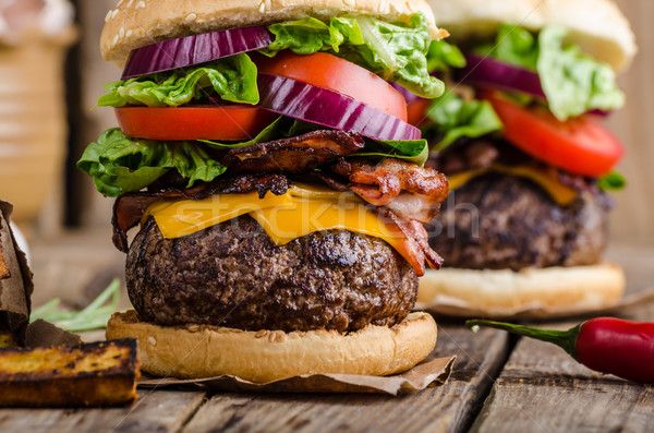 Rundvlees hamburger rustiek stijl chili paprika Stockfoto © Peteer