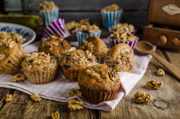 Egész gabona muffinok étcsokoládé diók rusztikus Stock fotó © Peteer
