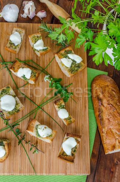 Stok fotoğraf: Tost · mozzarella · zeytinyağı · otlar · sarımsak · keklikotu