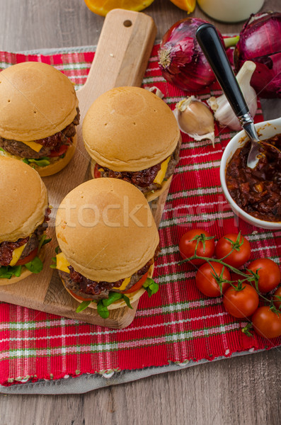 Marhahús házi készítésű barbecue szósz cheddar koktélparadicsom étel Stock fotó © Peteer