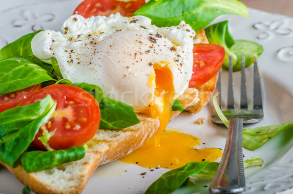 Friss egészséges reggeli tojás francia kenyér saláta Stock fotó © Peteer