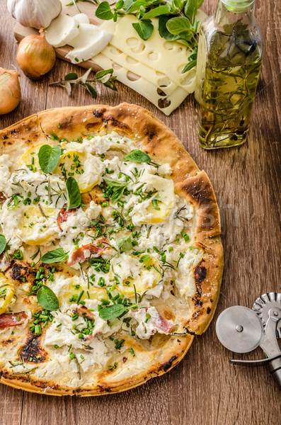 Pizza romarin pommes de terre fromages ail herbes Photo stock © Peteer