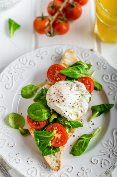 Friss egészséges reggeli tojás francia kenyér saláta Stock fotó © Peteer