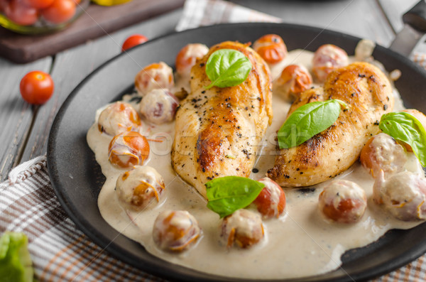 Poulet grillé sein crème sauce tomates [[stock_photo]] © Peteer