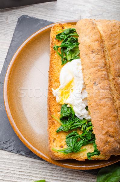 Geroosterd baguette ei knoflook spinazie tabel Stockfoto © Peteer