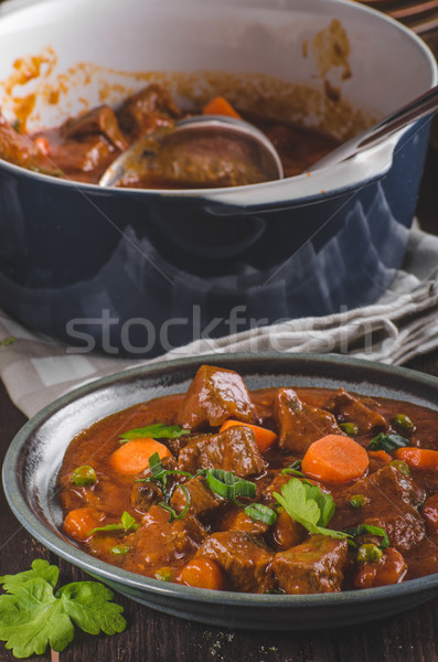 Gulasz wołowy marchew żywności fotografii zioła wewnątrz Zdjęcia stock © Peteer