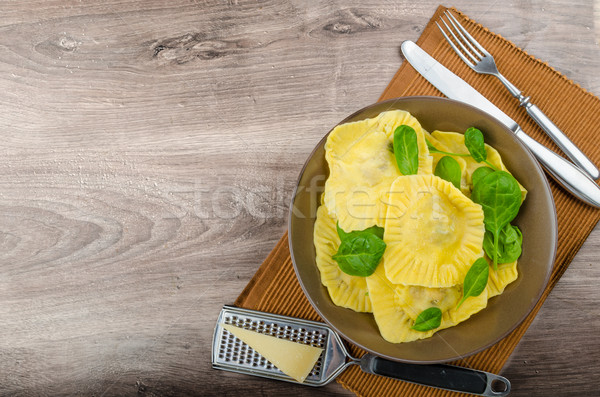 Stok fotoğraf: Ev · yapımı · ravioli · doldurulmuş · ıspanak · tüm · ev