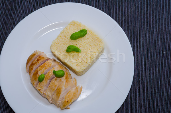 Pollo alla griglia seno couscous basilico tavolo in legno texture Foto d'archivio © Peteer