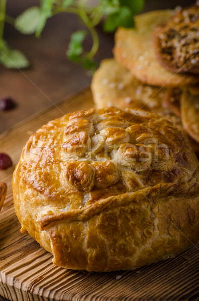 Ciasto nadziewany camembert jagody żywności Zdjęcia stock © Peteer