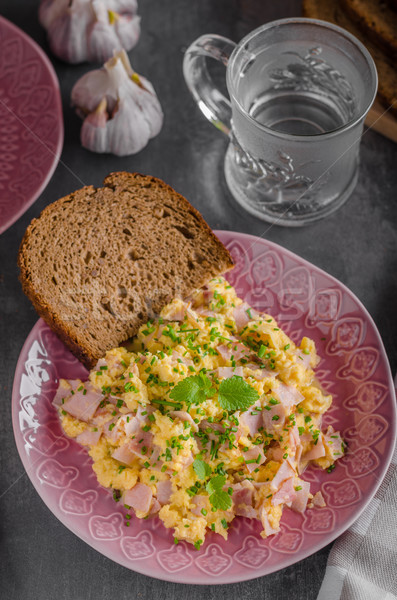 Huevos revueltos integral pan frescos huevos placa Foto stock © Peteer