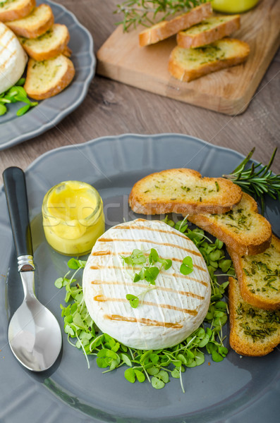 Grillowany camembert zioła świeże herb Zdjęcia stock © Peteer