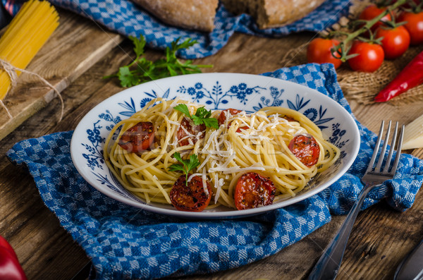 Italiano macarrão tomates parmesão rústico Foto stock © Peteer