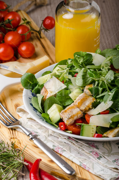 Insalata pollo alla griglia fresche parmigiano sfondo pollo Foto d'archivio © Peteer