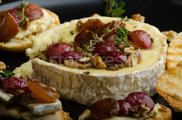 Brie noix raisins savoureux croustillant [[stock_photo]] © Peteer