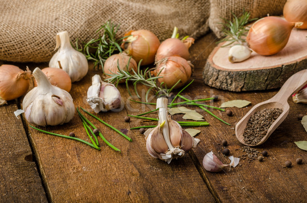 [[stock_photo]]: Oignons · ail · herbes · bio · jardin · brut