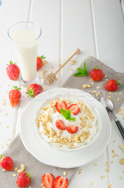 Domestique yogourt fraises granola fruits Photo stock © Peteer