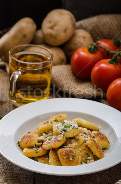 Ev yapımı patates fındık parma'ya ait parmesan peyniri taze Stok fotoğraf © Peteer
