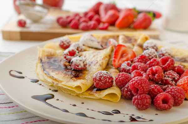 Foto stock: Panquecas · caseiro · redução · frutas · frescas · morangos