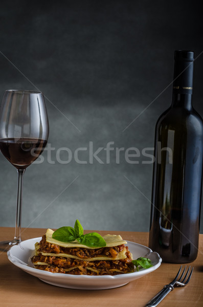 Lasagne eredeti marhahús gyökér zöldségek vörösbor Stock fotó © Peteer