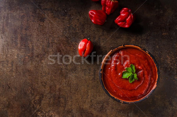 Sos fierbinte ardei iute roşii patrunjel top Imagine de stoc © Peteer