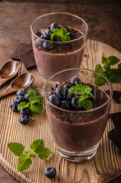 Csokoládé puding bogyók gyógynövények klasszikus rusztikus Stock fotó © Peteer